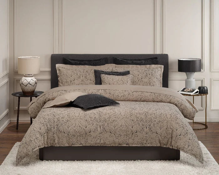 Amor Perfeito linen Euro sham with floral botanical print design