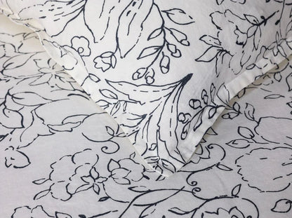 Amor Perfeito linen sham pair with floral botanical print design