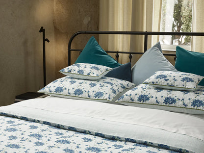 Encanto floral Egyptian cotton sateen duvet cover with hydrangeas