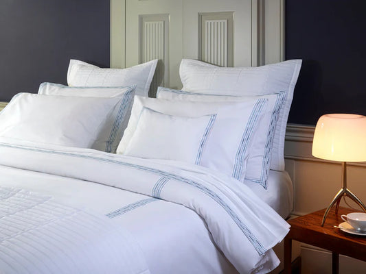 MEMÓRIA Sheet Set with embroidered hem and pillowcase edges in cotton
