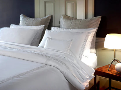 MEMÓRIA Duvet Cover Set with U-shape embroidery in Egyptian cotton