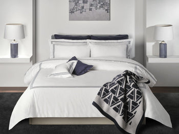Alvorada Duvet Cover Set in soft cotton with elegant flange stitching