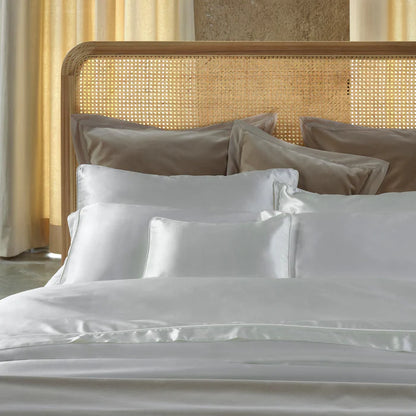 Cirrus velvet bedspread with Egyptian cotton sateen reverse