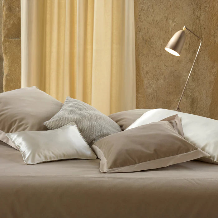 Cirrus decorative pillow in cotton velvet and sateen trim