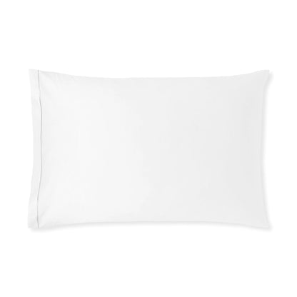 Dália Sham in 800TC sateen with elegant satin stitch detail