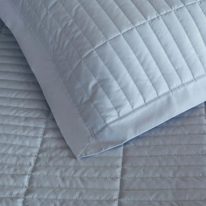 Fresco quilted coverlet in Egyptian cotton percale bedding