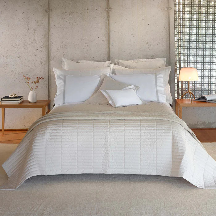 Fresco quilted coverlet in Egyptian cotton percale bedding