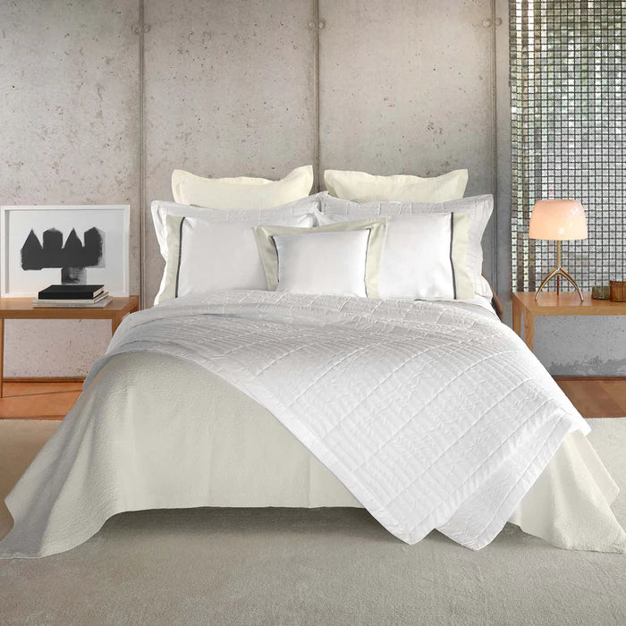 Fresco quilted coverlet in Egyptian cotton percale bedding