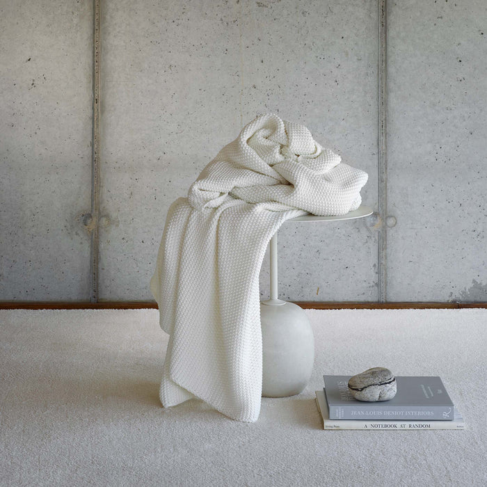 Lilium 100% cotton throw blanket with elegant decorative design