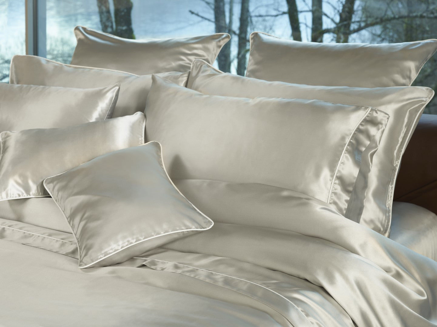 Maria Fitted Sheet in pure mulberry silk with elastic all around