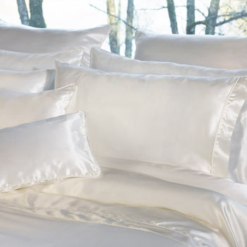 Maria Flat Sheet Set in pure mulberry silk with elegant piping