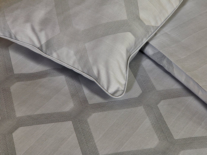 Cidade 300TC cotton jacquard sham pair with piping edge detail