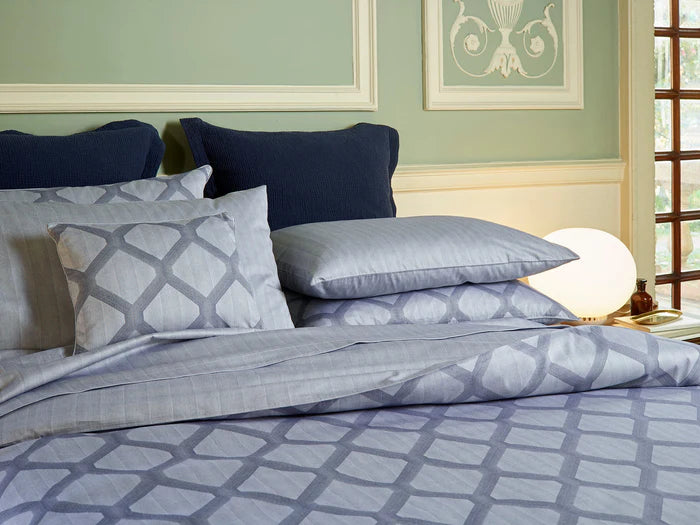 Cidade 300TC cotton jacquard pillowcase pair with piping detail