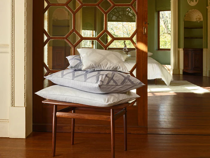 Cidade 300TC cotton jacquard sham pair with piping edge detail