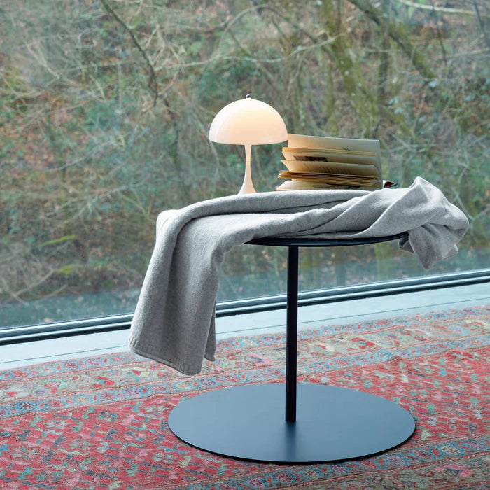 Lúcia 100% cashmere throw blanket with luxurious soft texture
