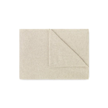 Lúcia 100% cashmere throw blanket with luxurious soft texture