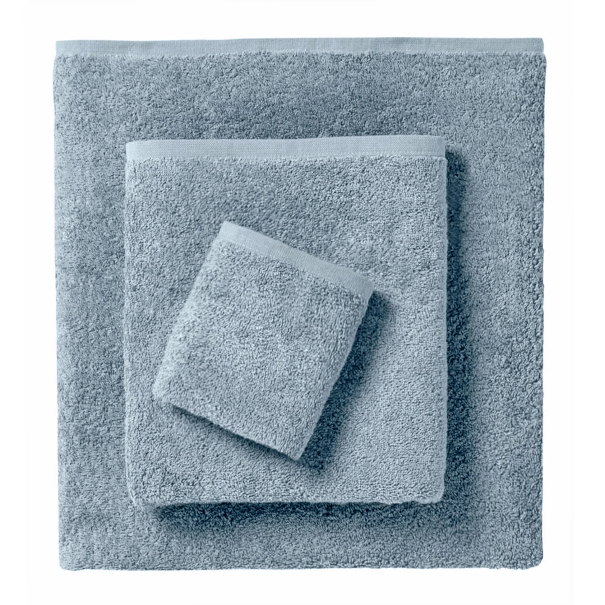 Amalia Stella combed cotton bath towel 550g folded in white