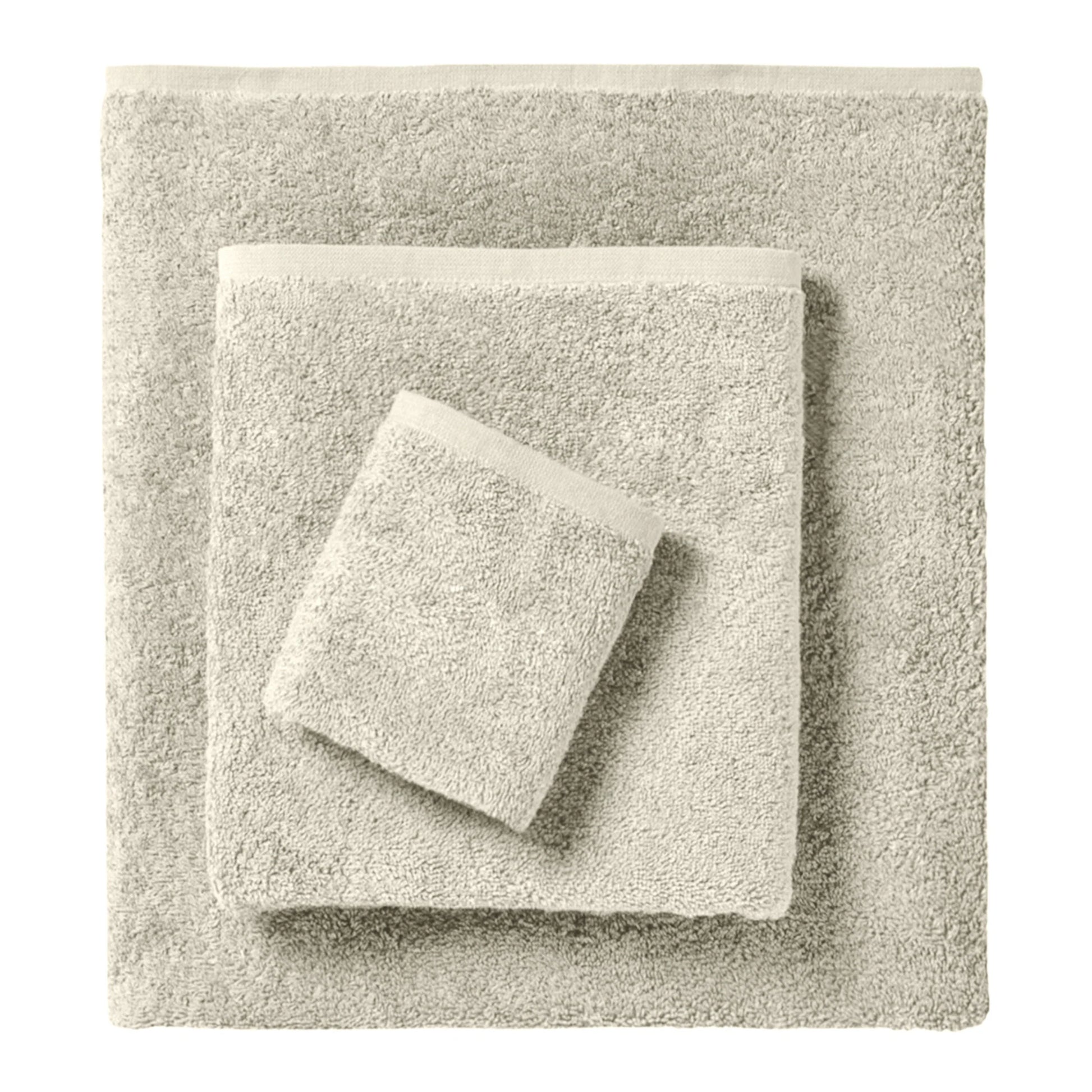 Amalia Stella combed cotton bath towel 550g folded in white
