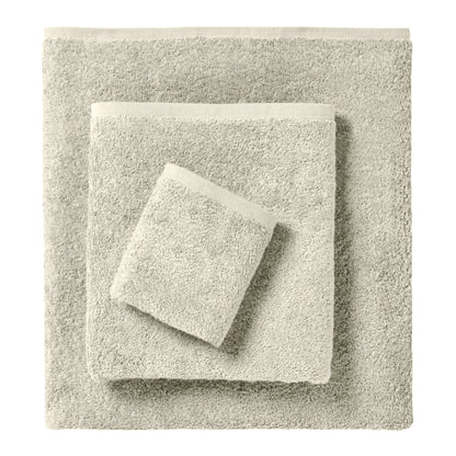 Amalia Stella combed cotton bath towel 550g folded in white