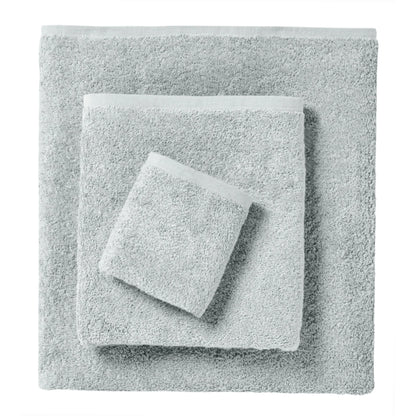 Amalia Stella combed cotton bath towel 550g folded in white
